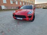 Porsche Macan - - - rote Porsche Macan