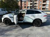 Jaguar F-Pace 20d AWD Portfolio Automatik Portfolio - Jaguar F-Pace von privat