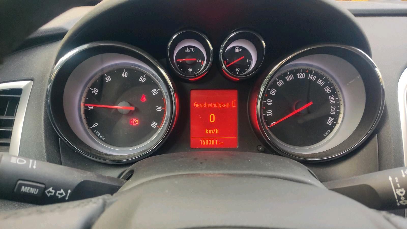 Opel Astra 2011 — interior