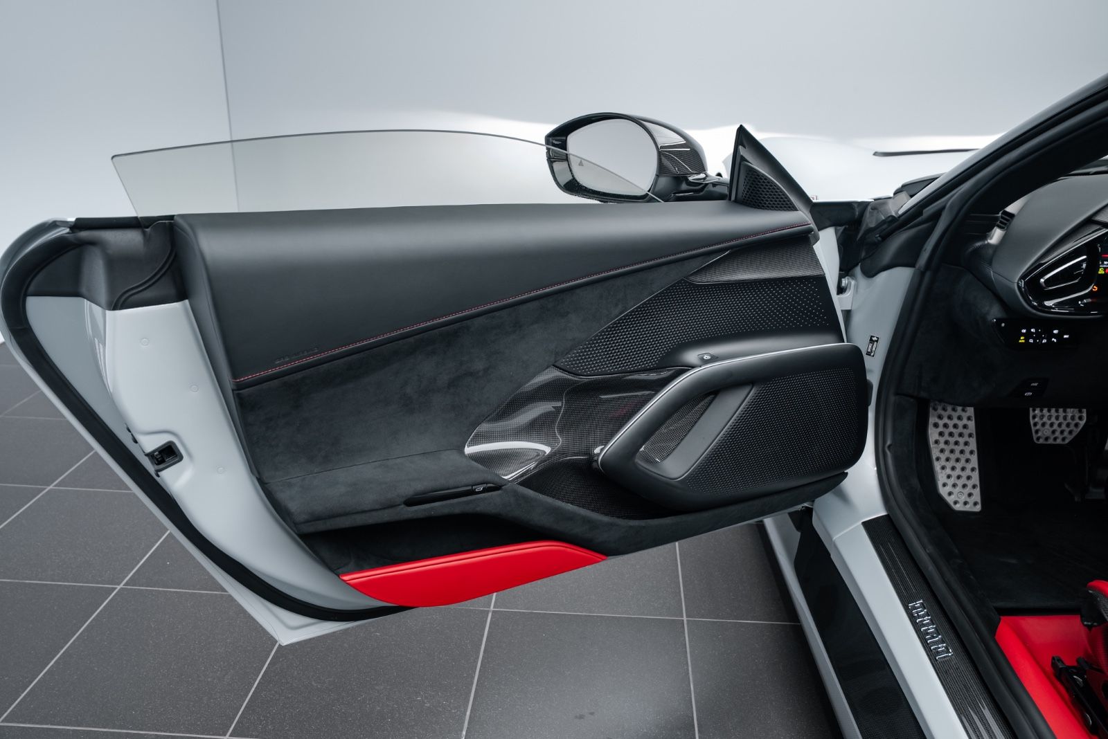 Fahrzeugabbildung Ferrari 12Cilindri LIFT/CARBON/RACING SEATS/PASS DISPLAY