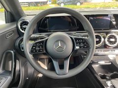 Fahrzeugabbildung Mercedes-Benz A 180d*PDC*LED*SHZ*Spurhalteassistent*MBUX*