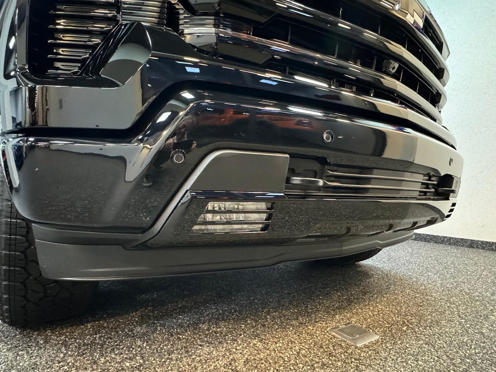 Fahrzeugabbildung Chevrolet 26 SILVERADO MIDNIGHT HIGH COUNTRY 6.2L V8-4x4