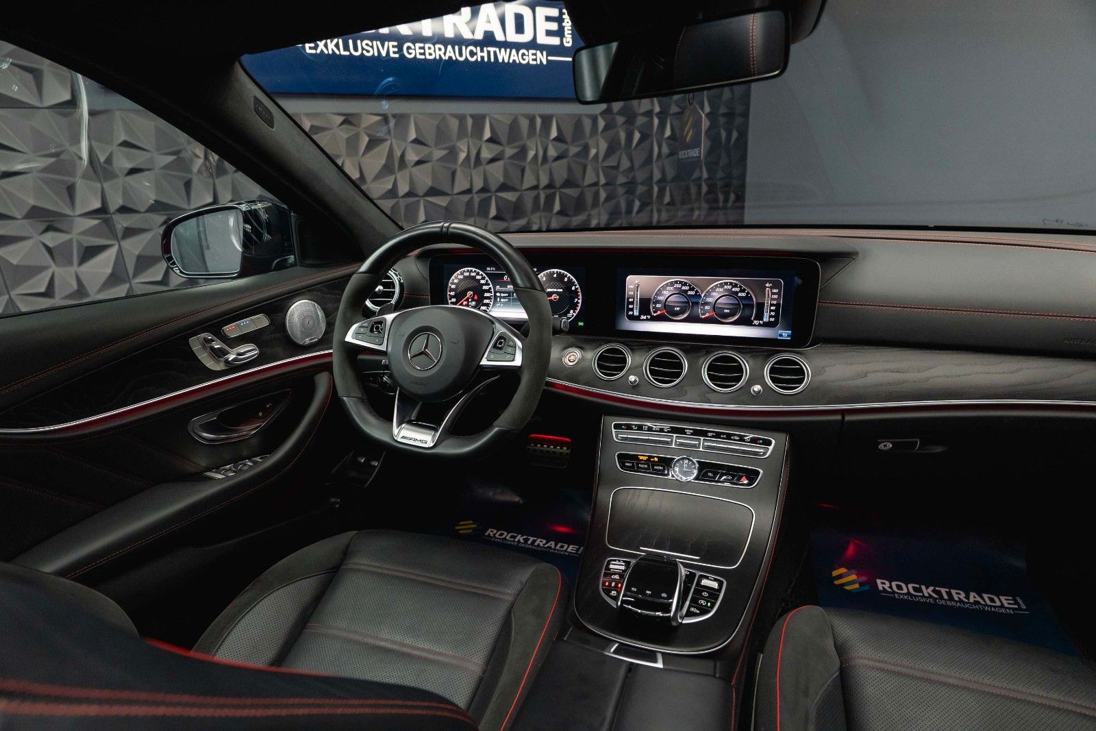 Fahrzeugabbildung Mercedes-Benz E 43 AMG 4Matic Night-Paket *Airmatic*ACC*Pano*