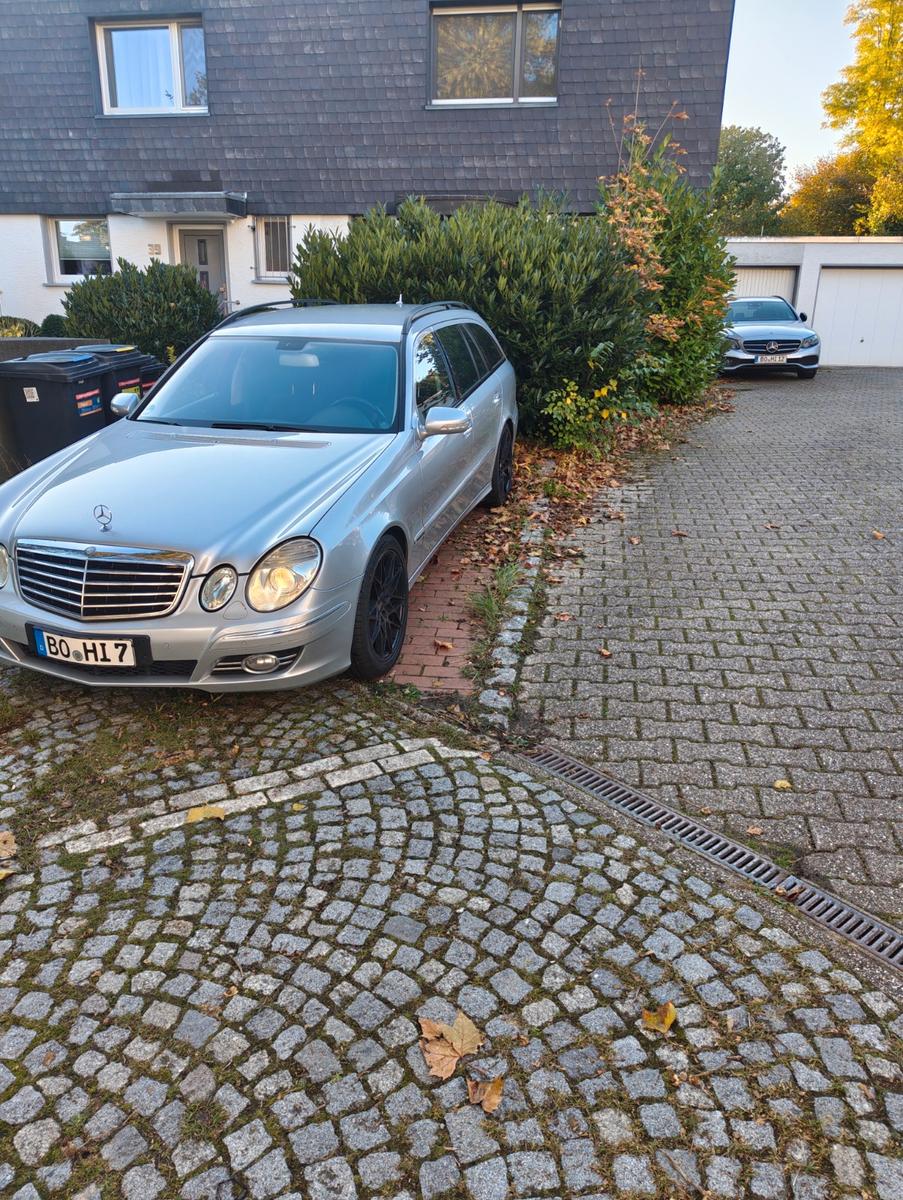 Mercedes-Benz 320 2006 — rear view