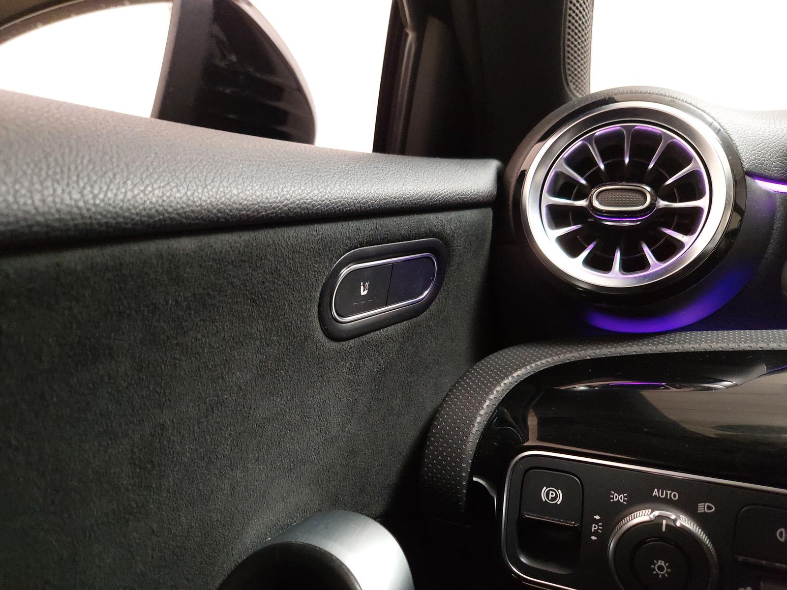Mercedes-Benz A 250 e AMG Line T-Leder Navi LED