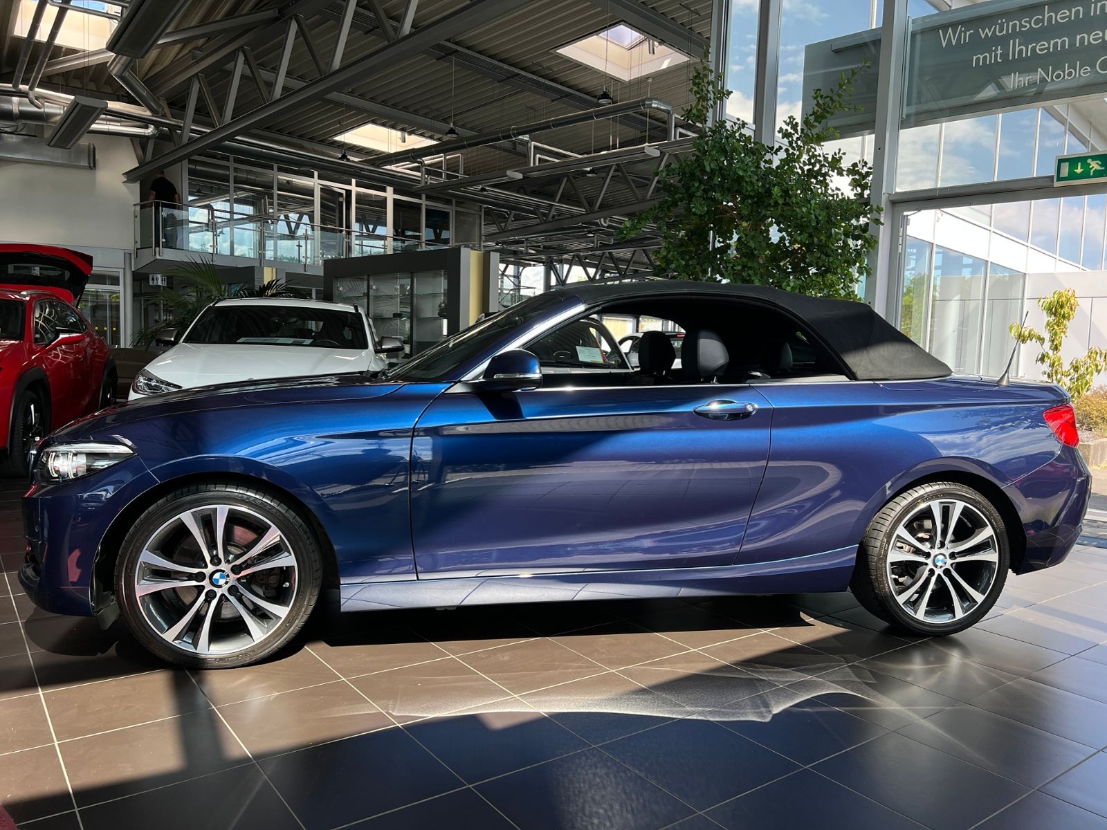 Fahrzeugabbildung BMW 230i Cabrio Sport Line H/K LEDER LED NAV RFK 18"