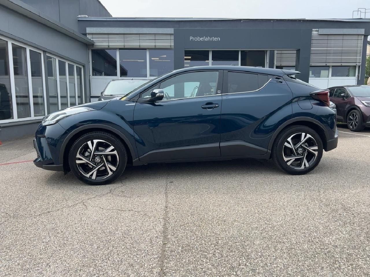 Fahrzeugabbildung Toyota C-HR Hybrid Team D