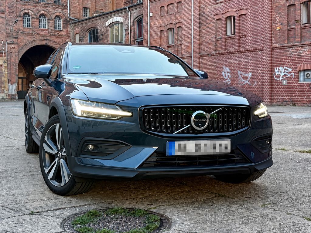 Image of Volvo V60 Cross Country