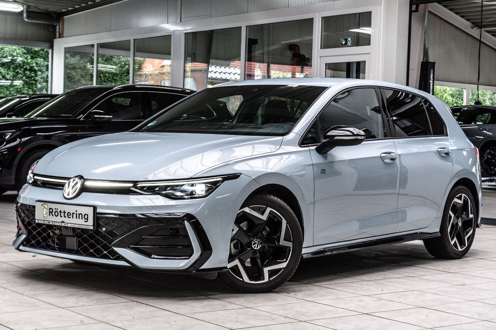 Fahrzeugabbildung Volkswagen Golf VIII 2.0 TDI R-Line IQ-LIGHT+BLACK-STYLE