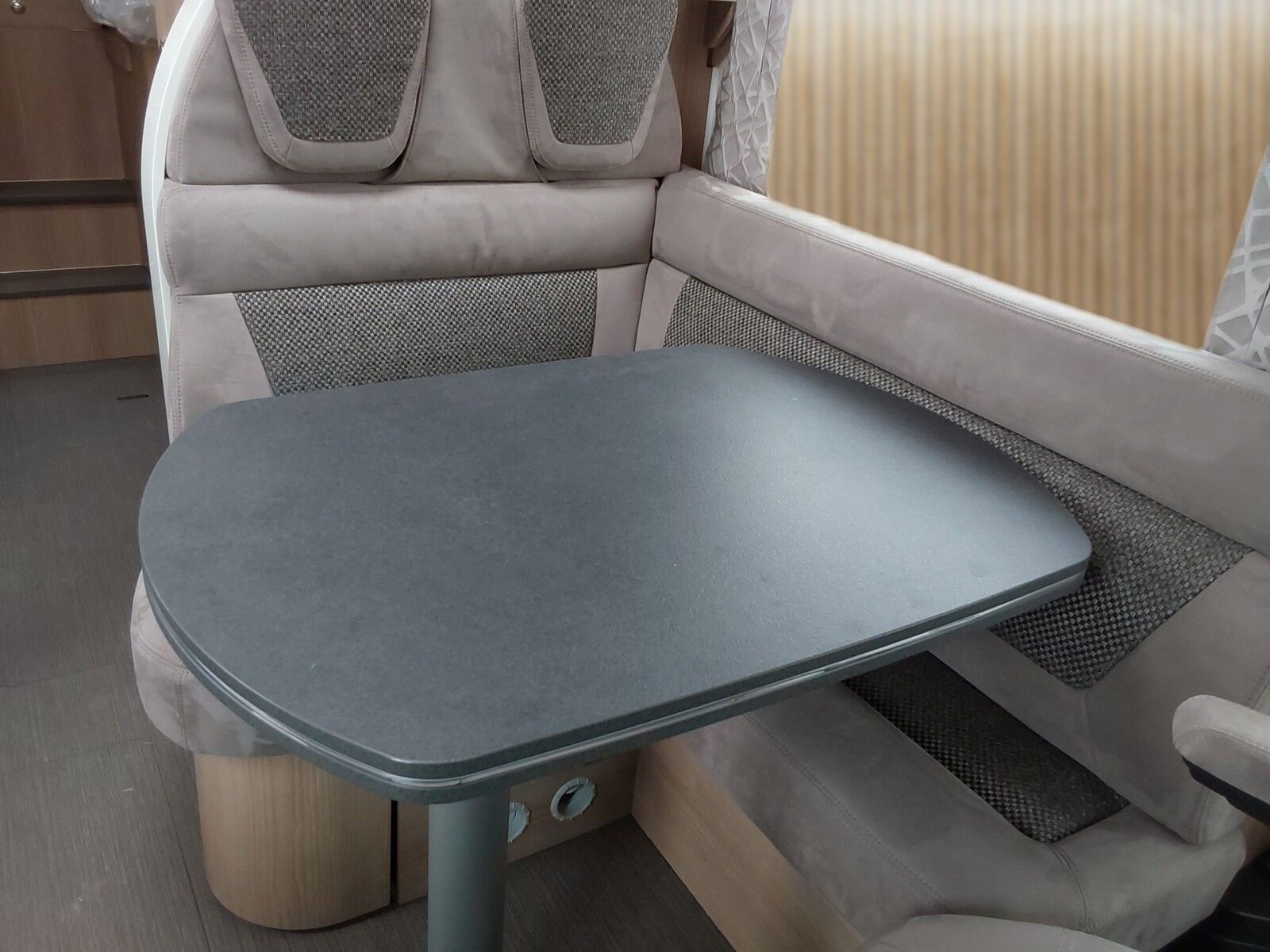 Fahrzeugabbildung Carthago c-compactline I 143 LE Fiat, TV, Navi, Rückfahrk