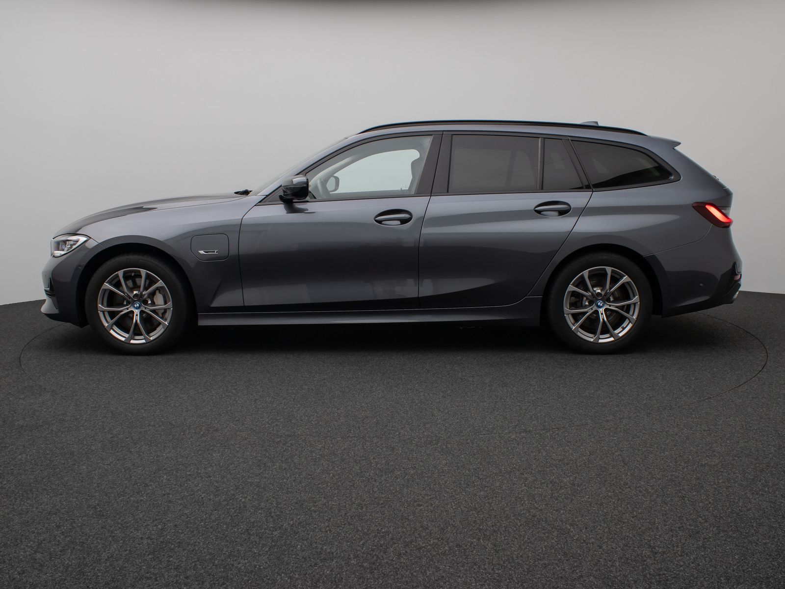 Fahrzeugabbildung BMW 330e SportLine Laser Kamera HUD DAB HiFi Komfort