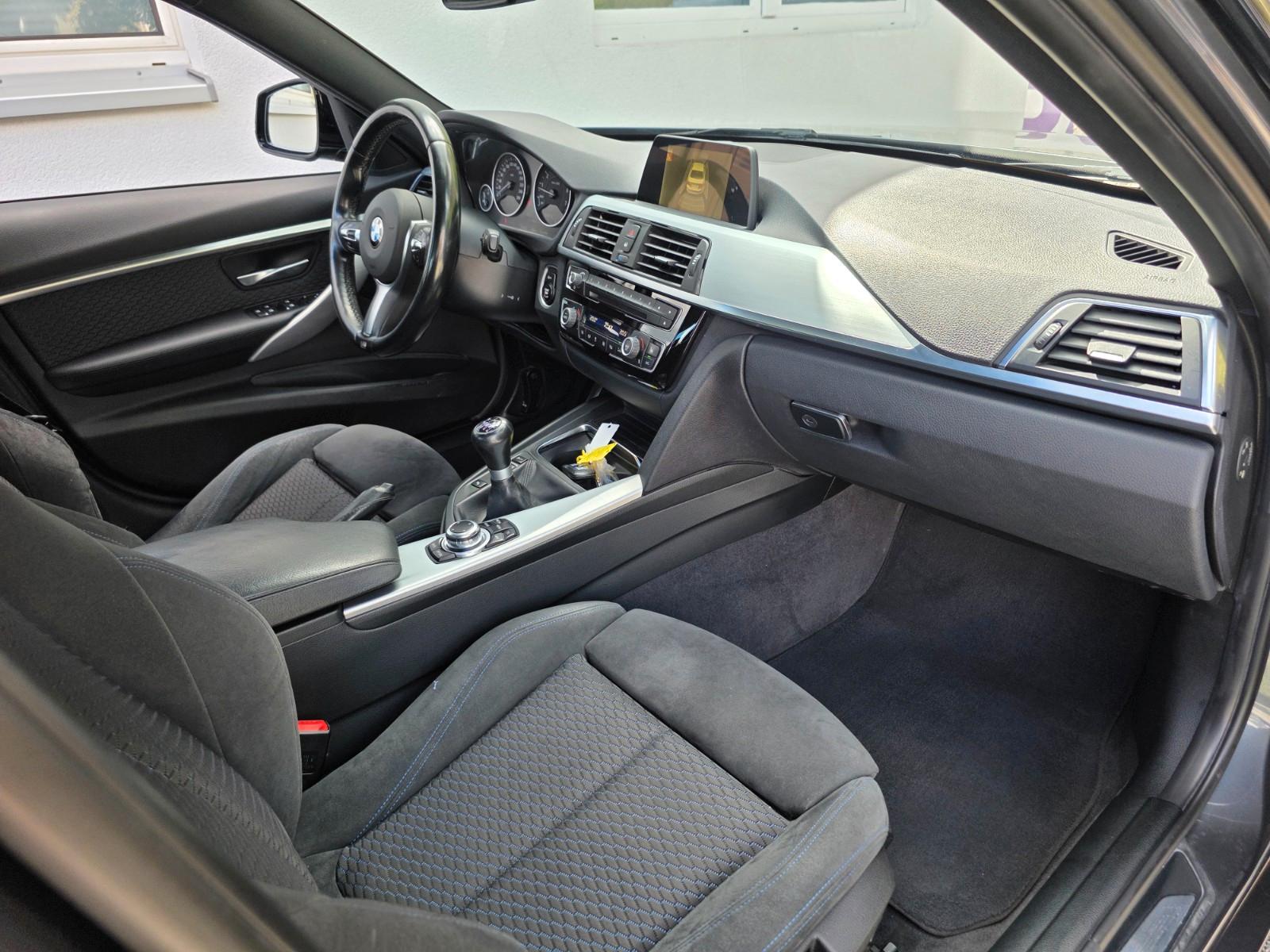 BMW 320 i M Sport*1.Hand*Scheckheft gepflegt*Ambient