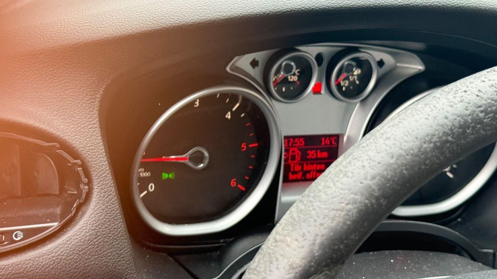 Ford Focus 2010 — photo 6