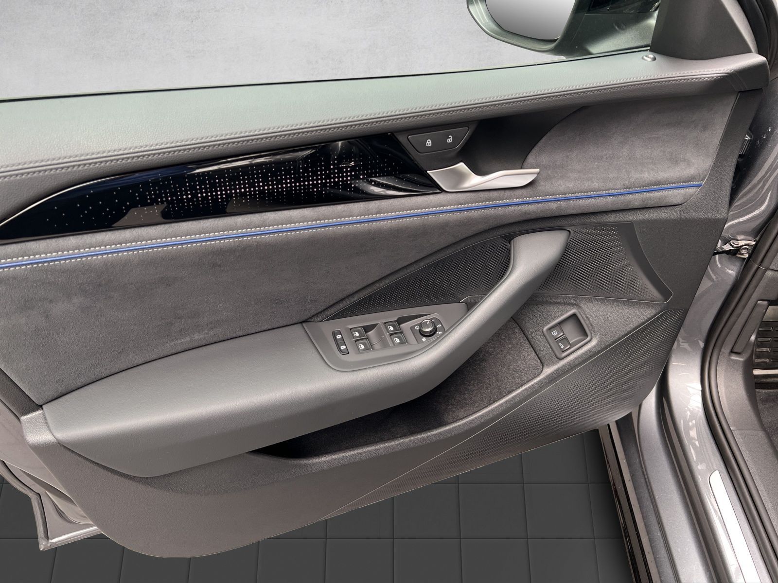 Passat Variant R-Line 1.5 TSI eHybrid AHK*Pano