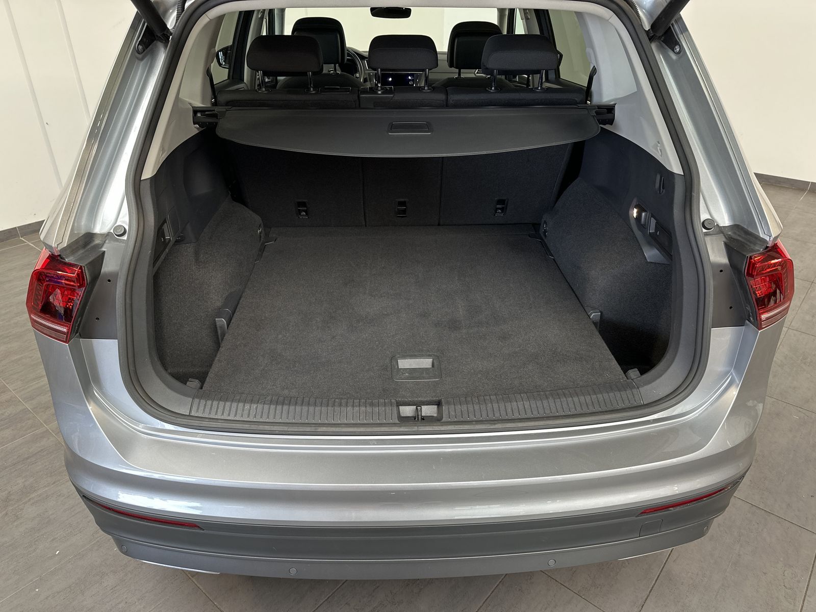 Fahrzeugabbildung Volkswagen Tiguan Allspace 2.0 TDI DSG IQ NAV+LED+PANO+HUD