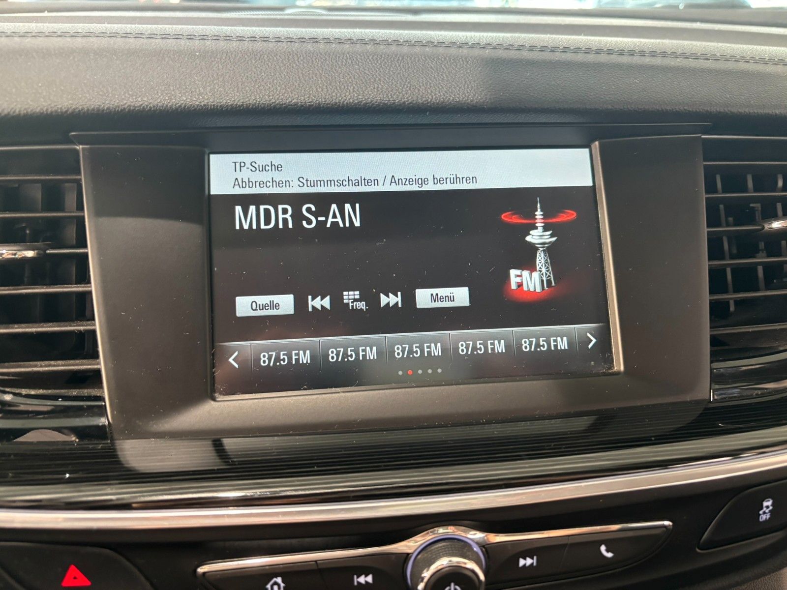 Fahrzeugabbildung Opel Insignia B ST 1.5 INNOVATION NAVI/SHZ/KAMERA/MAT