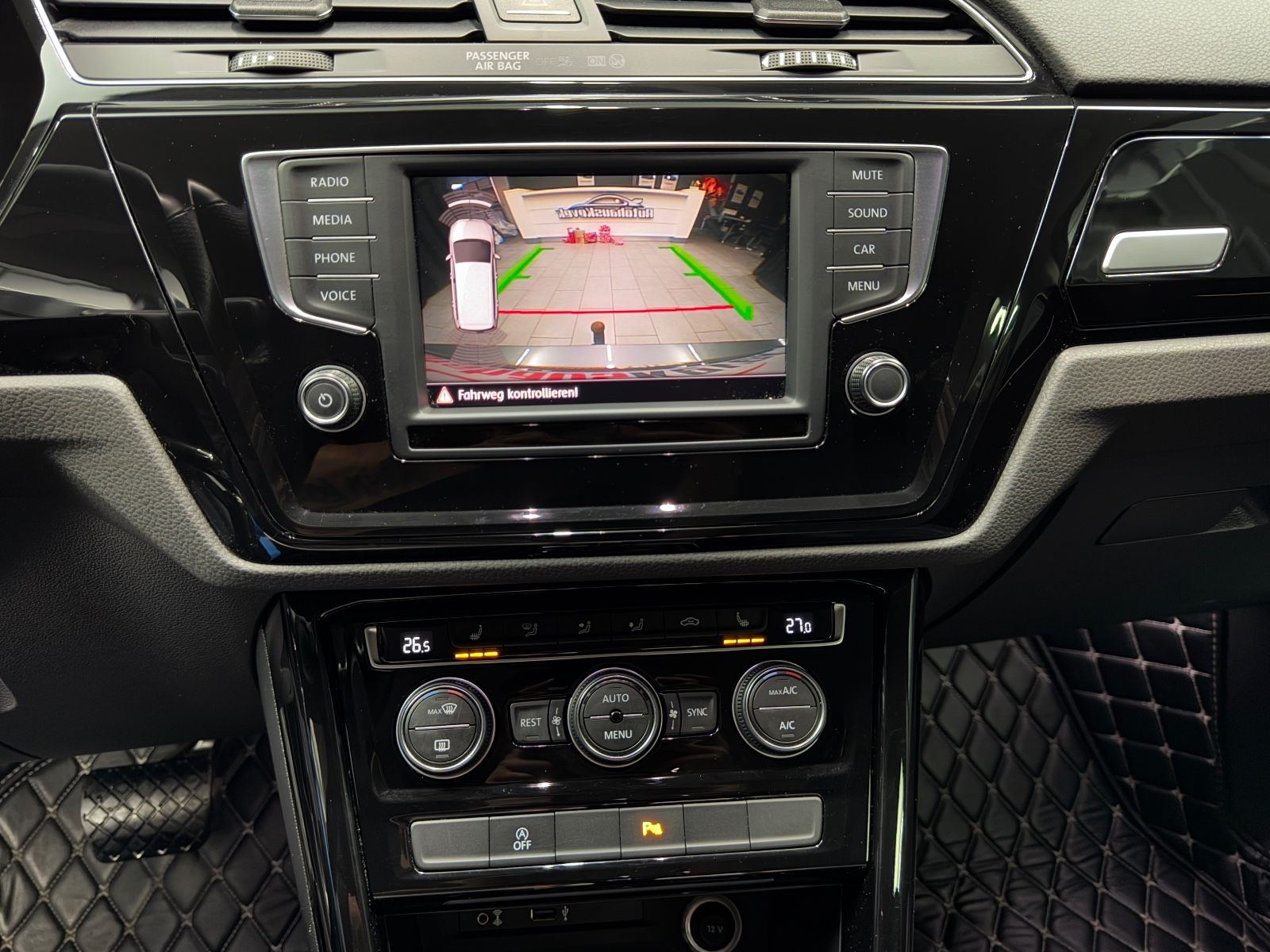 Fahrzeugabbildung Volkswagen Touran Highline|DSG|NAVI|7-SITZER|R-LINE|
