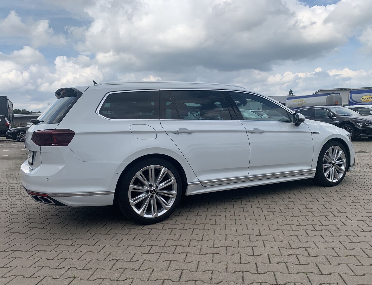 Fahrzeugabbildung Volkswagen Passat Variant 2.0 TDI*R-Line*4Motion*Leder*AHK*