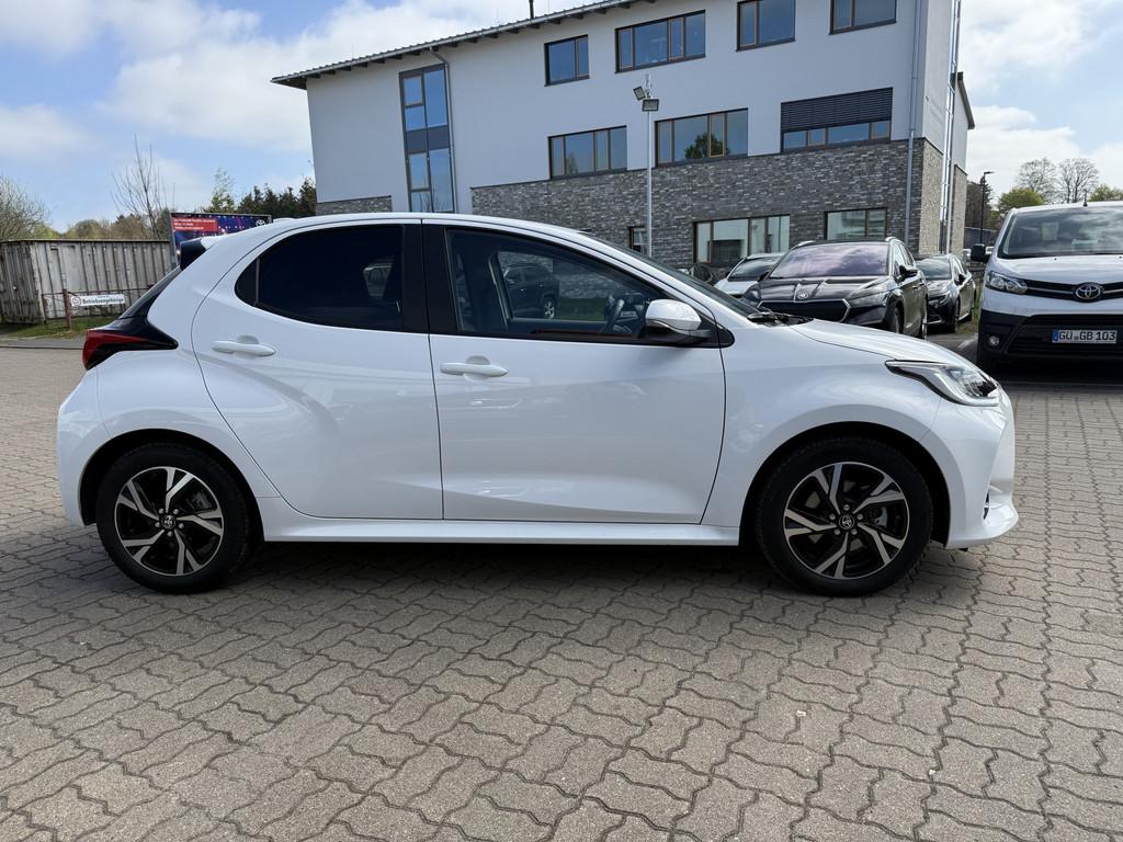 Toyota Yaris 1.5 Hybrid Team Deutschland