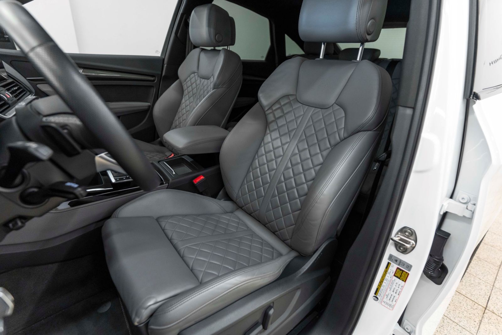 Fahrzeugabbildung Audi SQ5 Sportback 3.0L TFSI ACC 360° LED PANO MEMORY