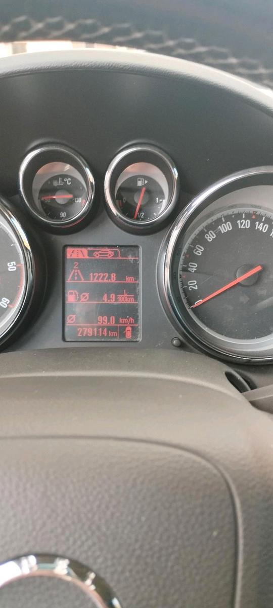Opel Astra 2013 — photo 10