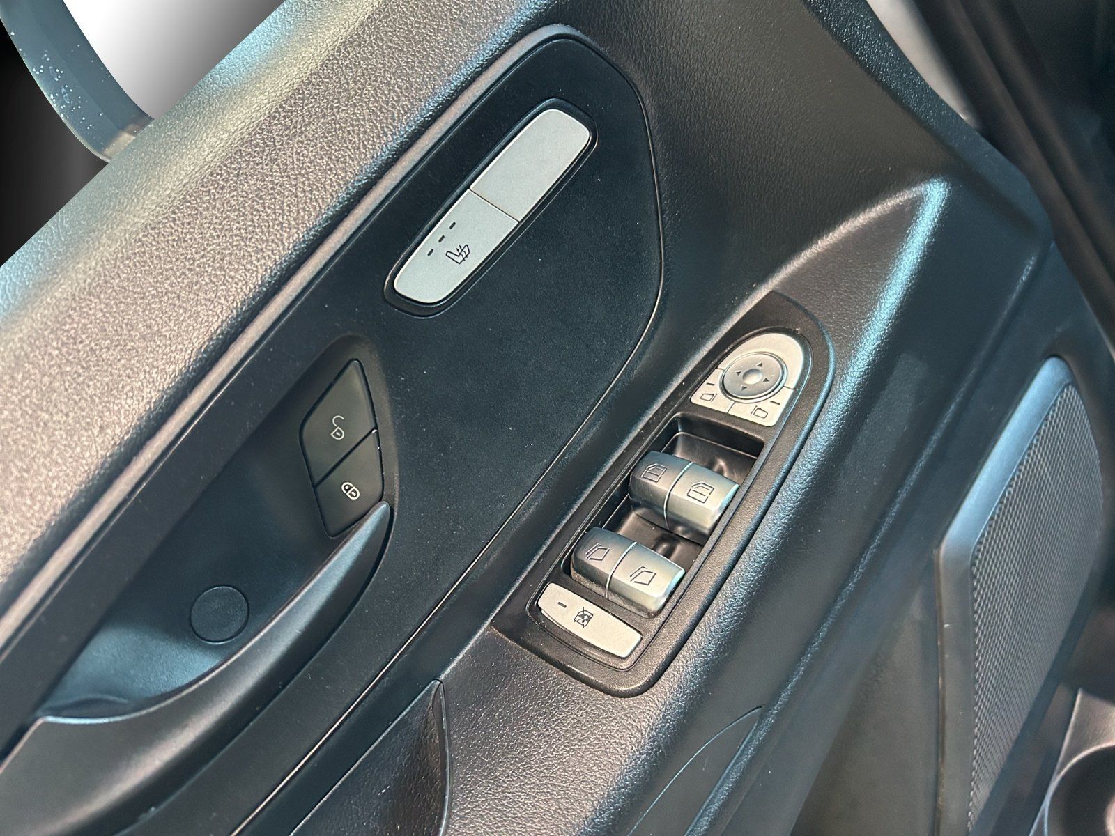 Fahrzeugabbildung Mercedes-Benz Vito 119 CDI Mixto kompakt AHK SHZ LKW