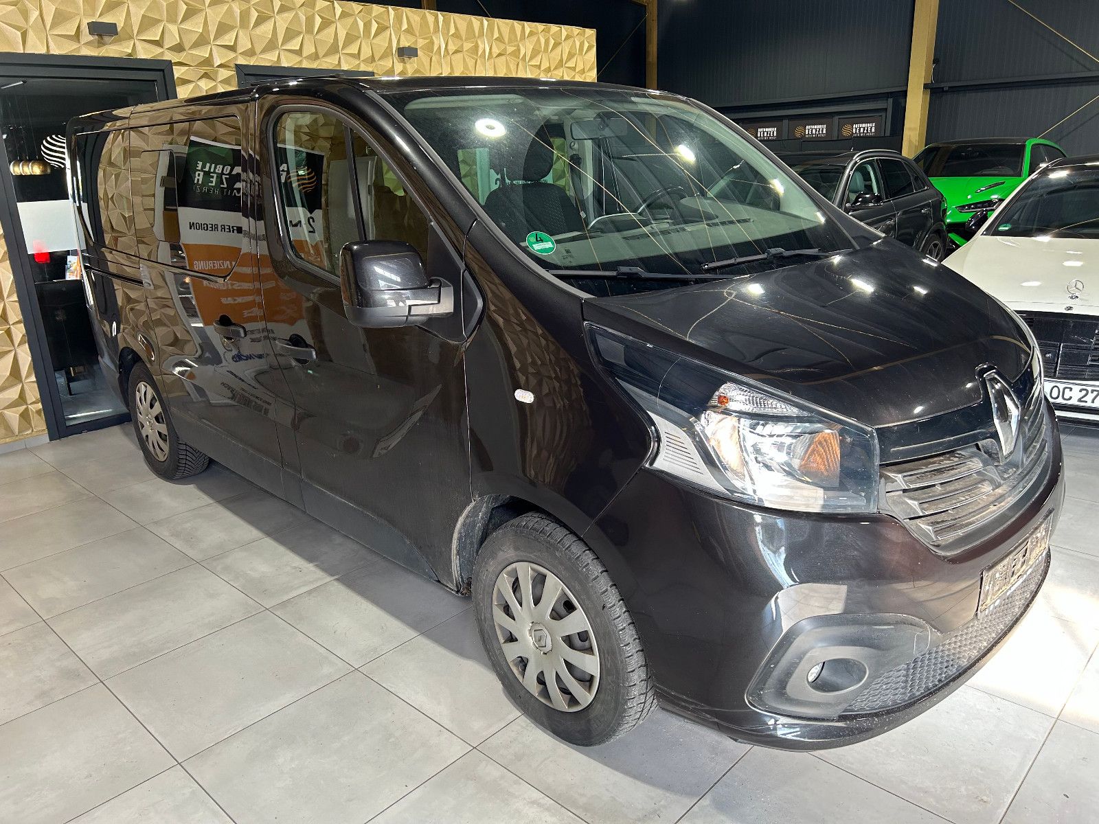 Fahrzeugabbildung Renault Trafic Combi L1H1 2,7t  Expression/9-SITZ/NAVI
