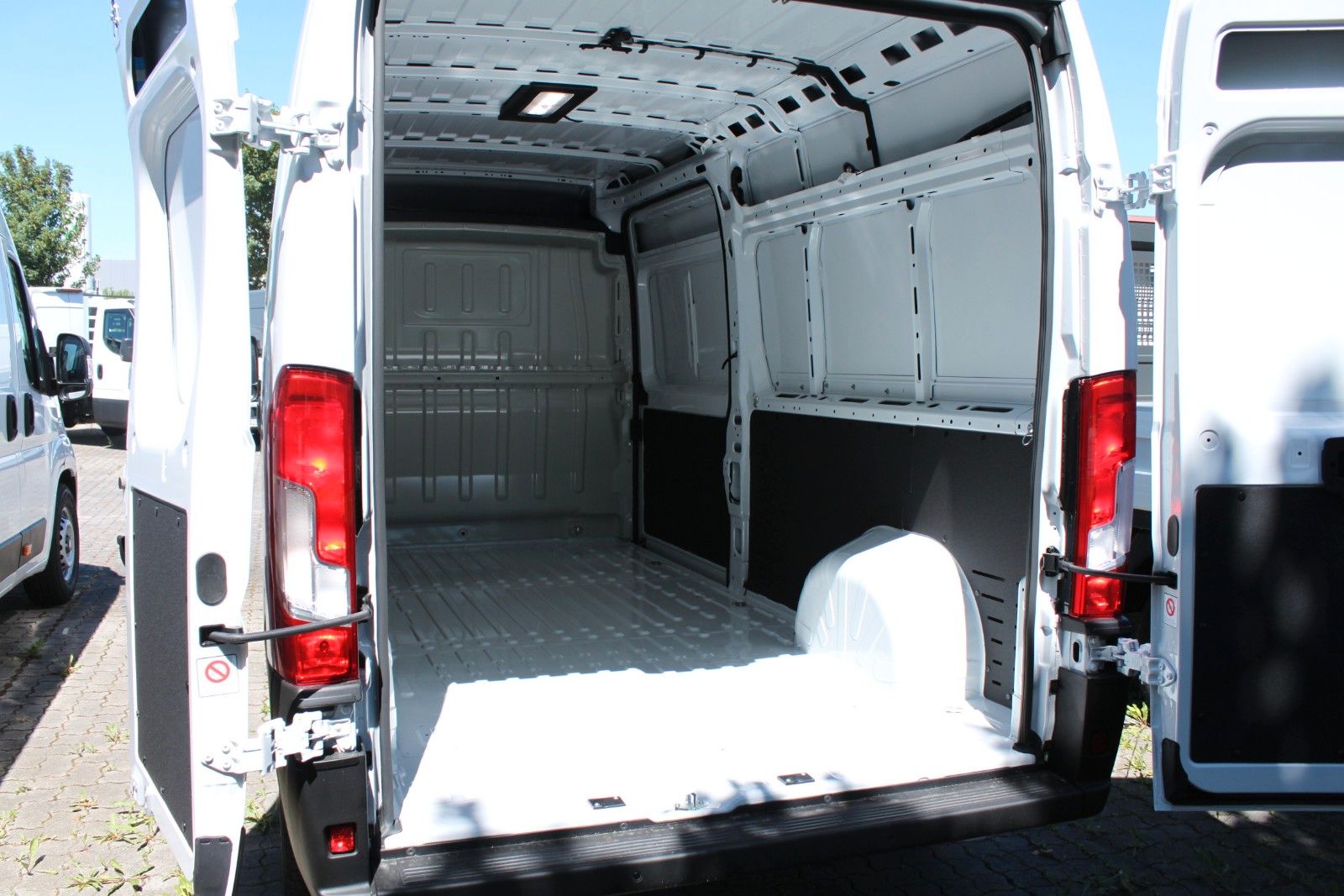 Fahrzeugabbildung Fiat Ducato Kasten L3H2 10`Navi/CarPlay/Android Auto