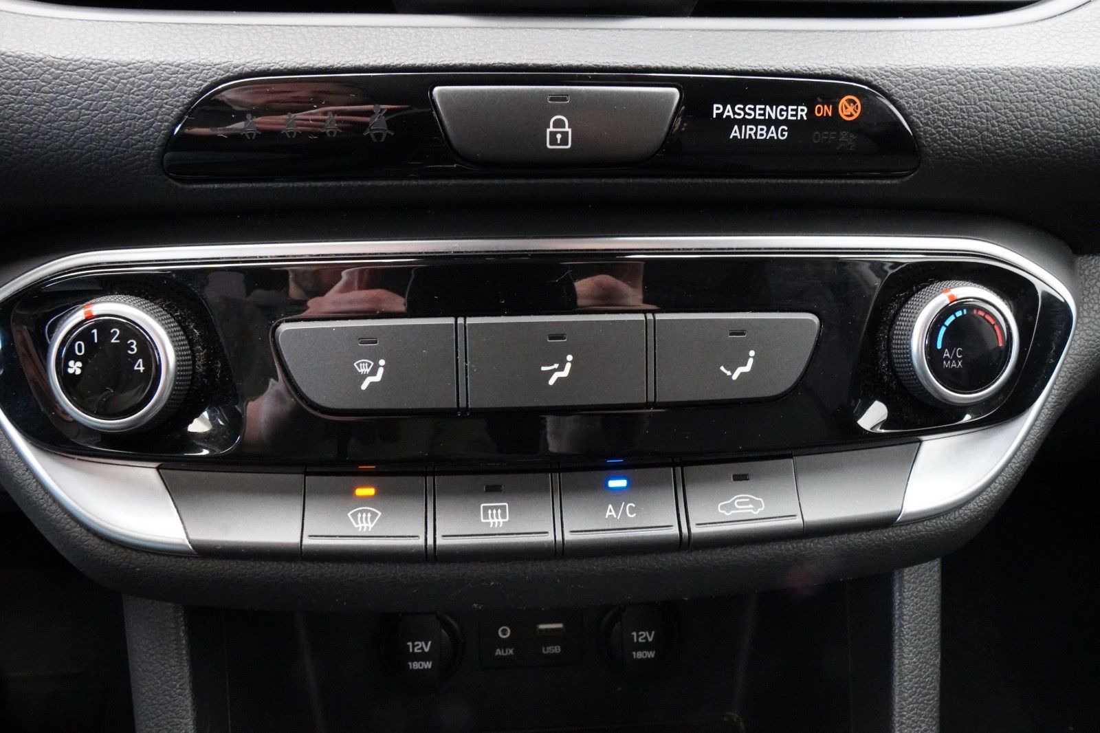 Fahrzeugabbildung Hyundai i30 cw Family *Shz*8-fach*HU Neu*