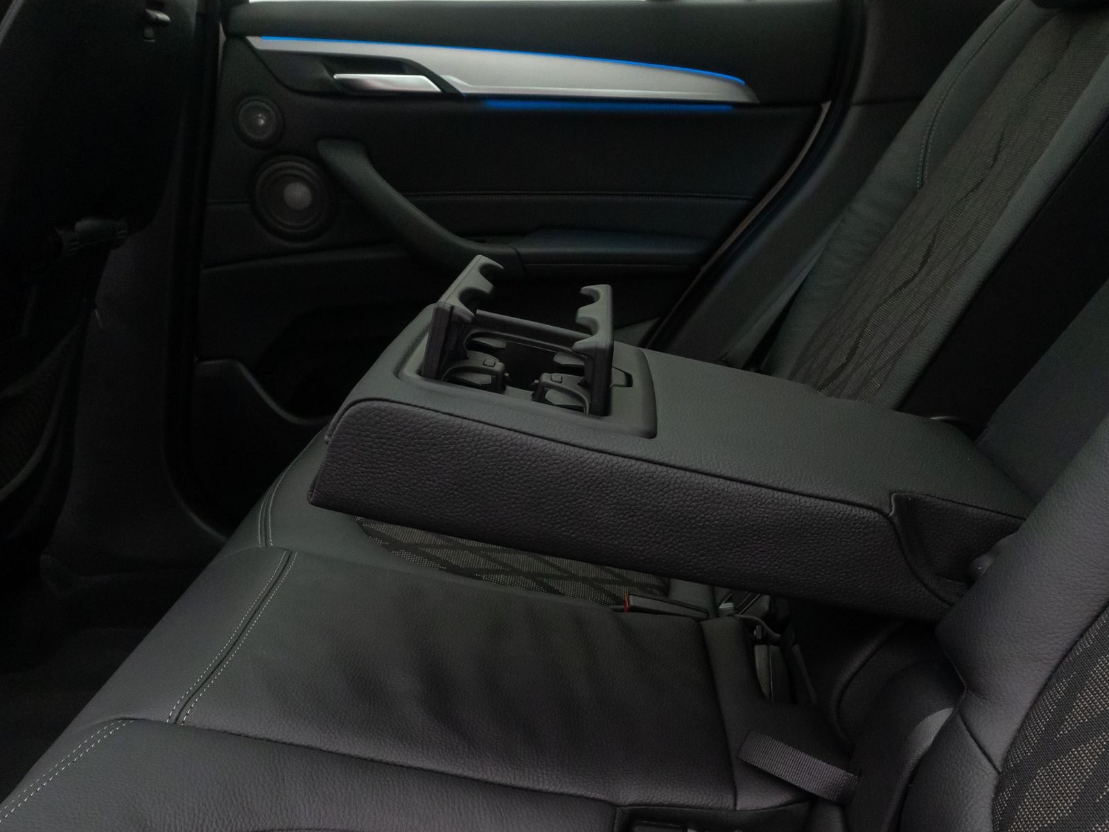 Fahrzeugabbildung BMW X1 xD25e xLine Panorama Kamera HUD DAB H/K 19"