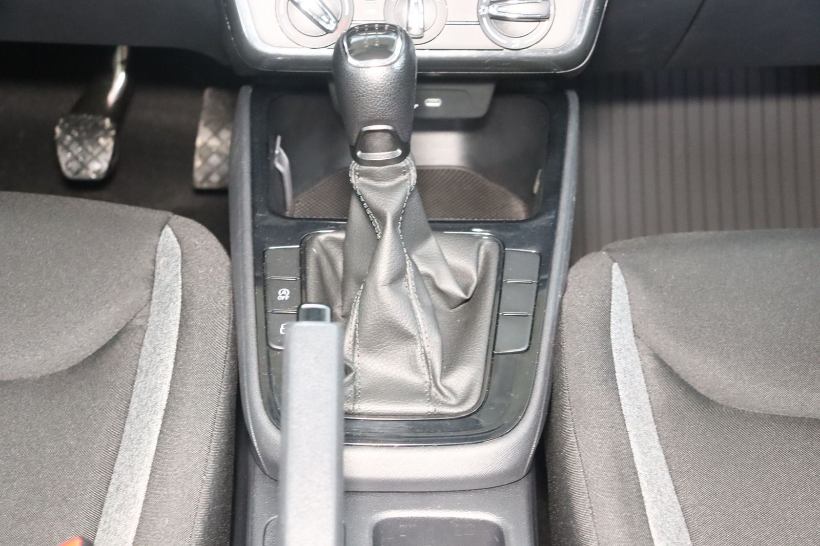 Fahrzeugabbildung SKODA Fabia 1.0 MPi * 1.Hd * LED * Klima