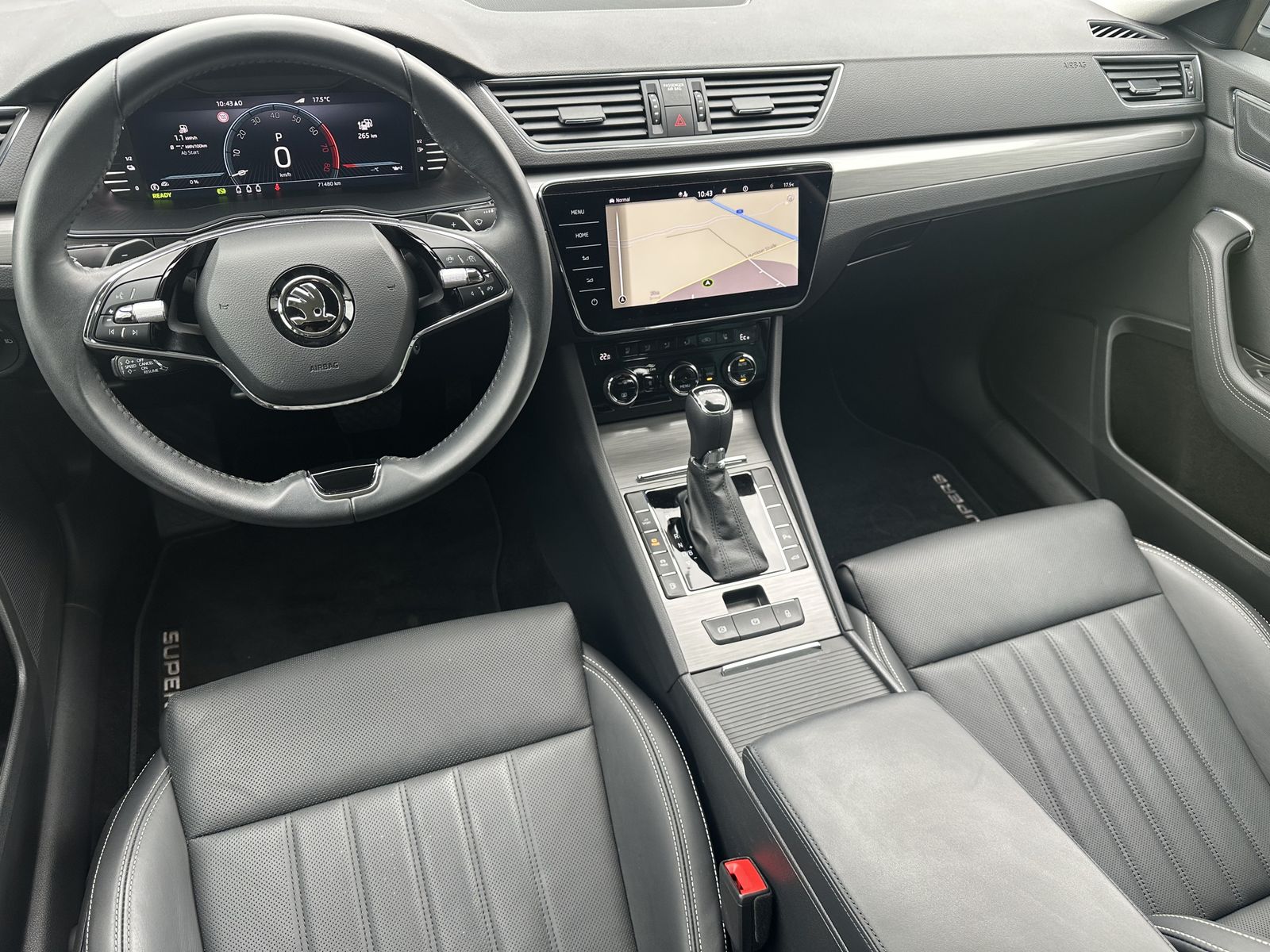 Fahrzeugabbildung SKODA Superb Combi 1.4 TSI iV Style DSG NAV+LED+ACC+VC