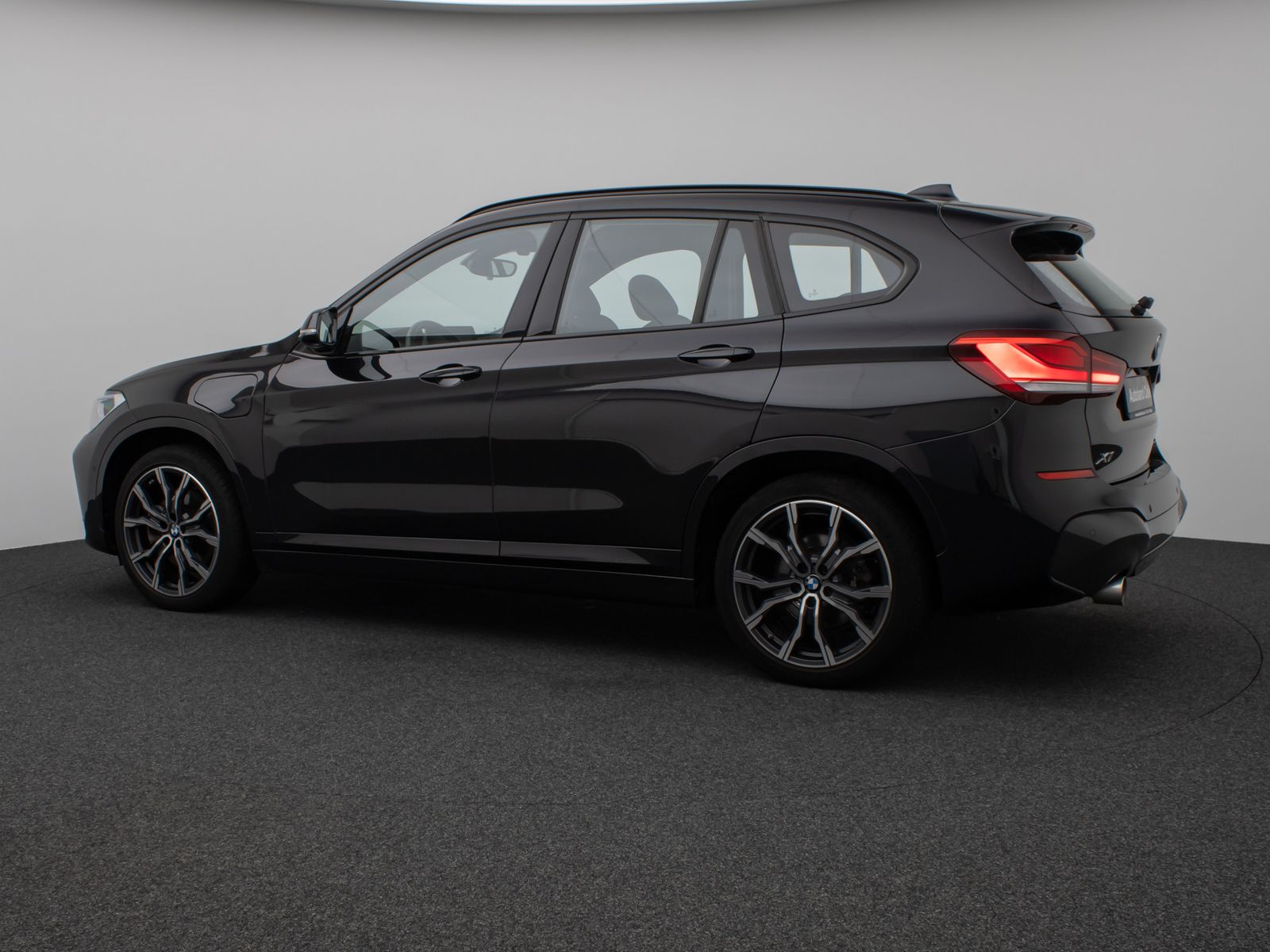 Fahrzeugabbildung BMW X1 xD25e M Sport Kamera HUD DAB HiFi Alarm 19Zol