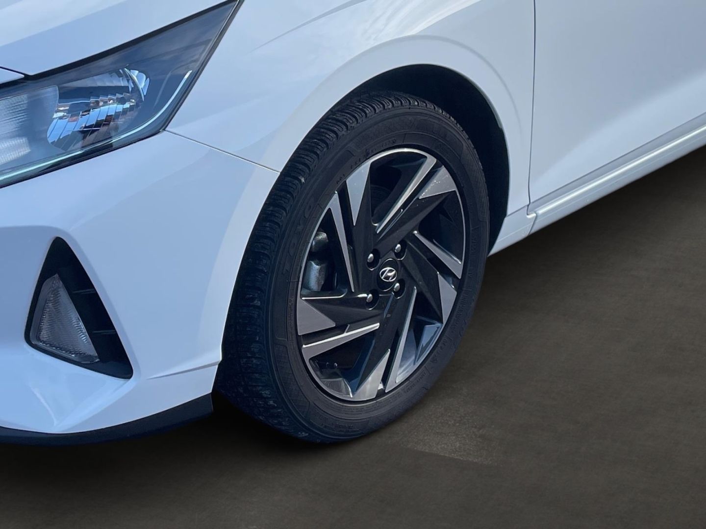 Fahrzeugabbildung Hyundai i20 1.0T Mild-Hybrid Intro Allwetter Sitzheizung