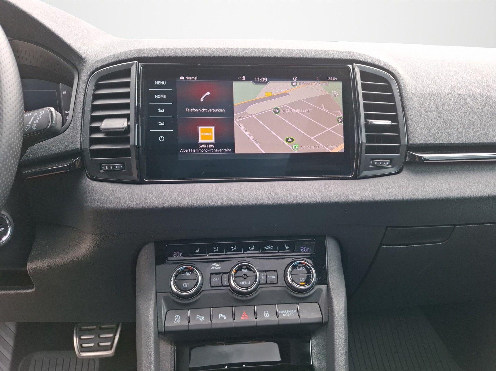 SKODA Karoq 2.0 TSI Sportline 4x4 DSG / PANORAMA / ACC - Image 13