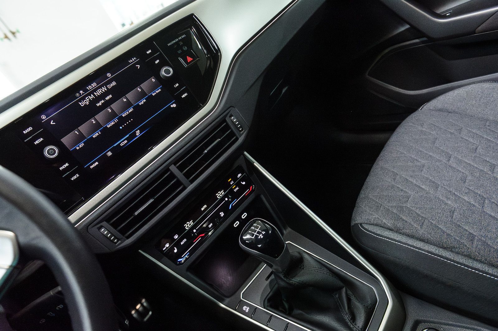 Fahrzeugabbildung Volkswagen Polo VI Move 1.0 LED+APP+BEATS+SHZ+KAMERA