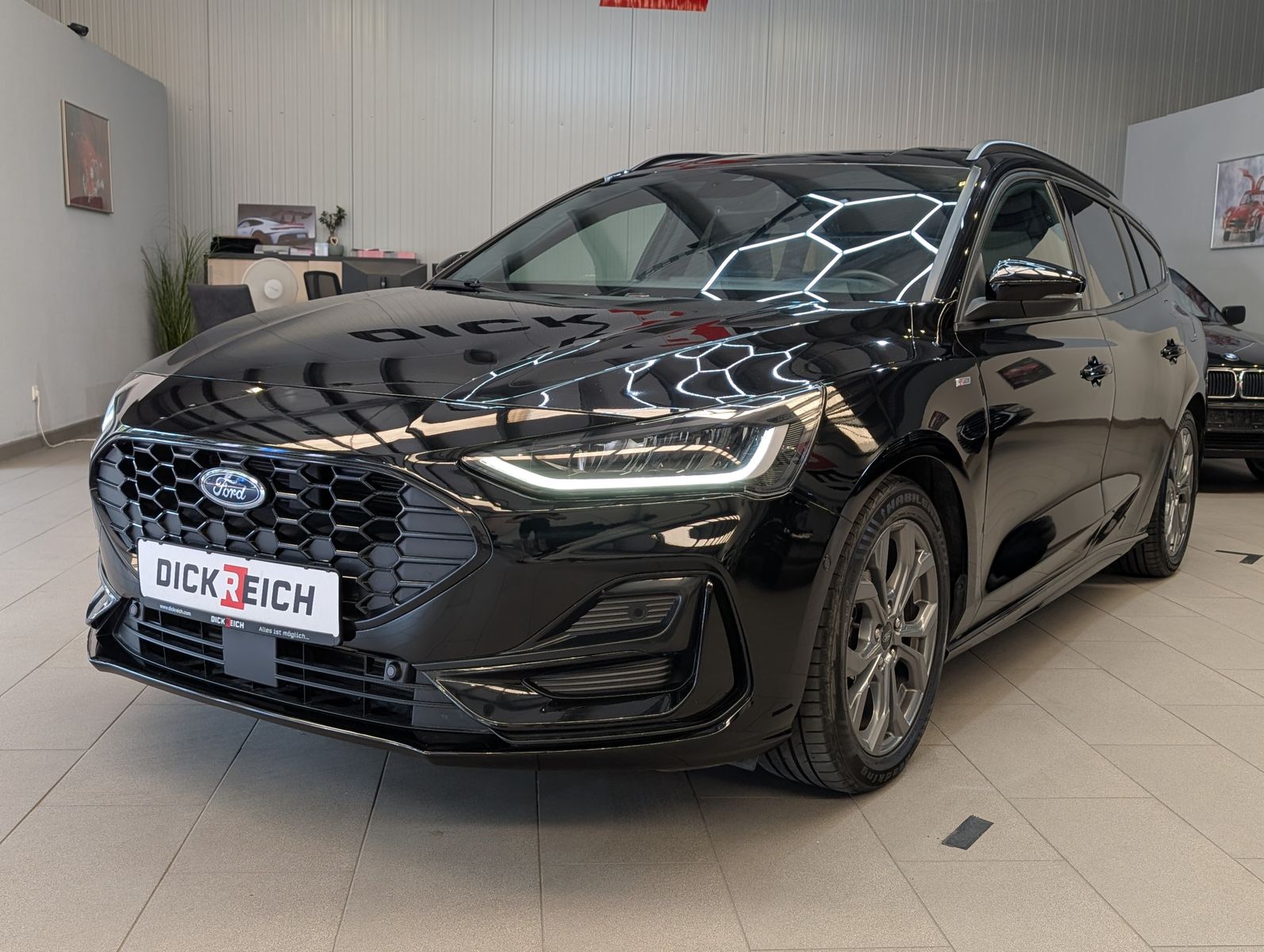Fahrzeugabbildung Ford Focus 1.0 EB ST-Line ACC LED CAM Styling WINTER