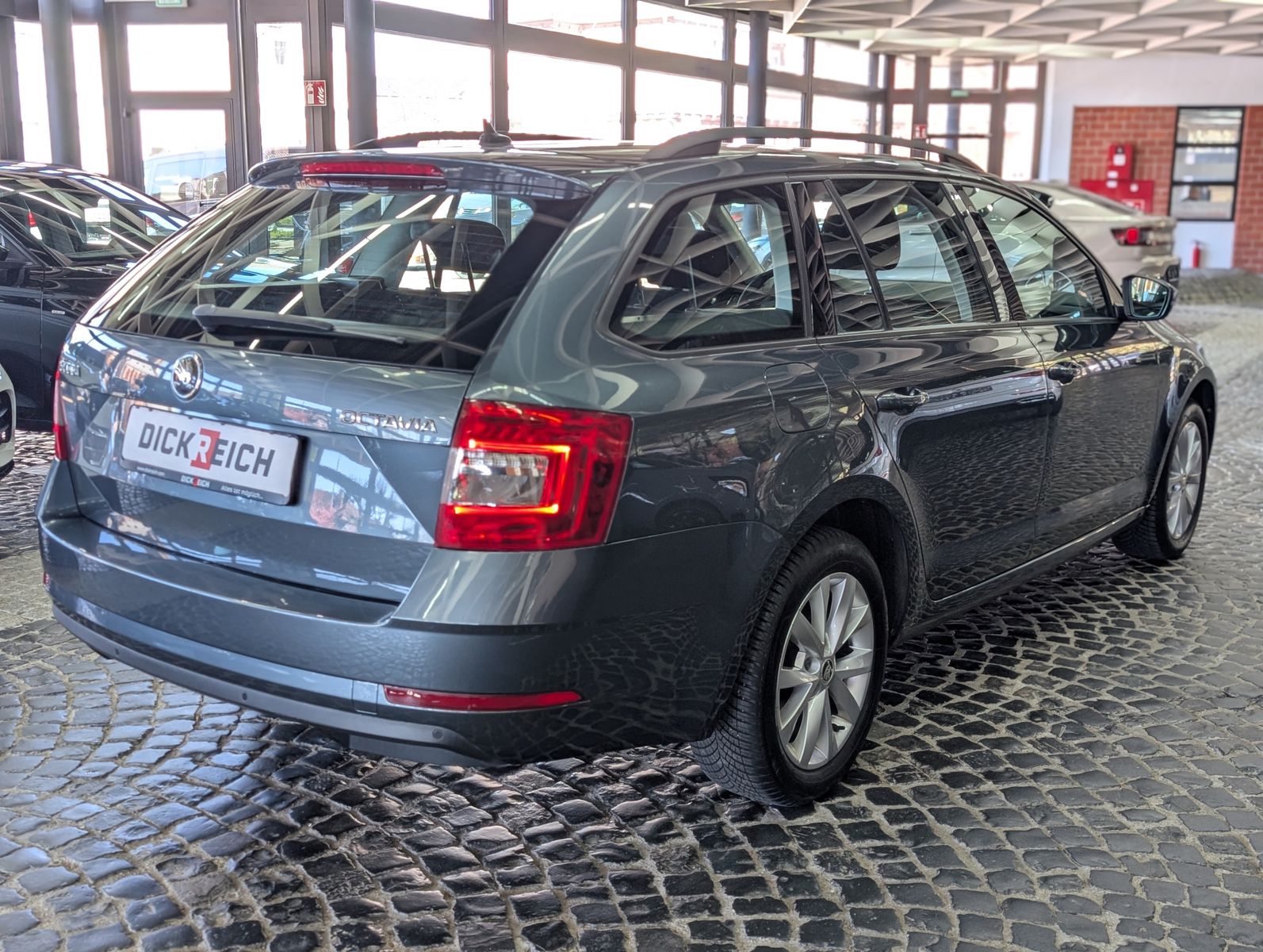Fahrzeugabbildung SKODA Octavia 1.0 TSI Tour TEMP LED SHZ APP