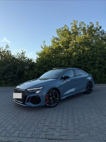 AUDI RS3 /RS-Keramikbremsanlage /Panorama /B&amp;O