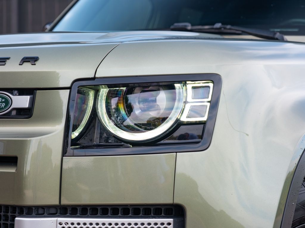 Land Rover Defender 3.0 D200 110 Comm Aut X-Dynamic S imagem 2