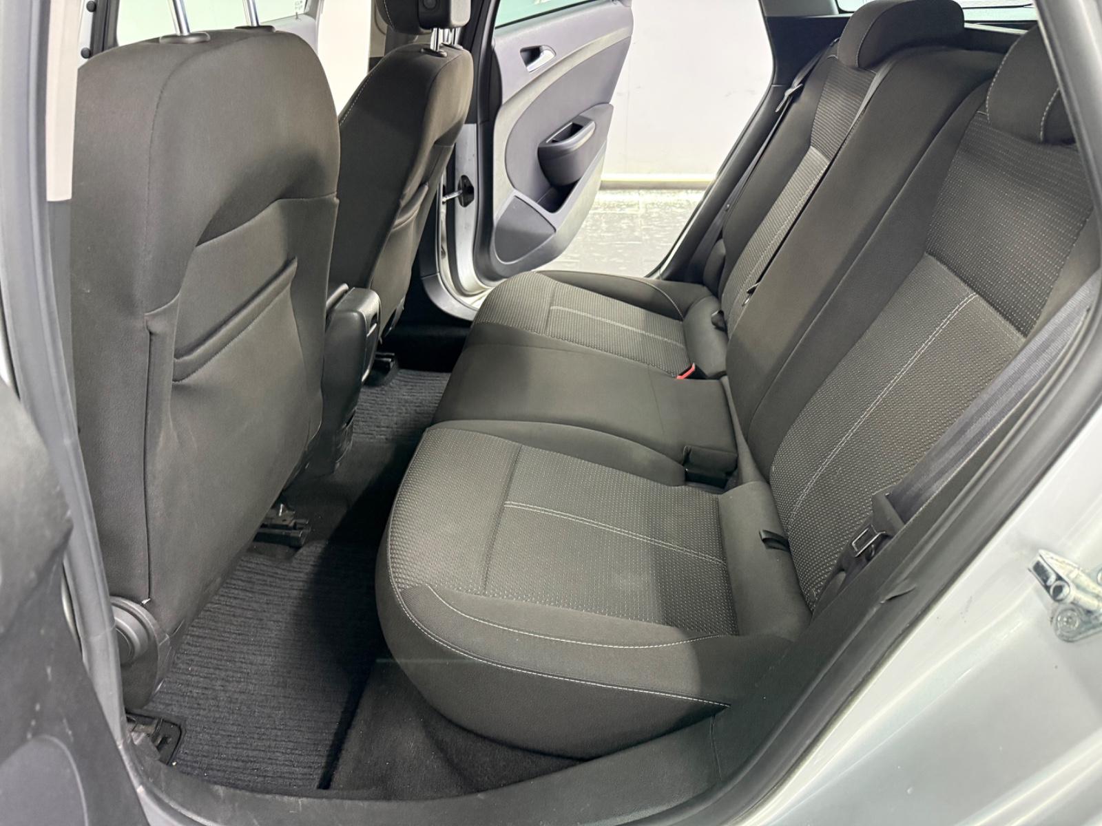 Opel Astra 2014 — photo 10