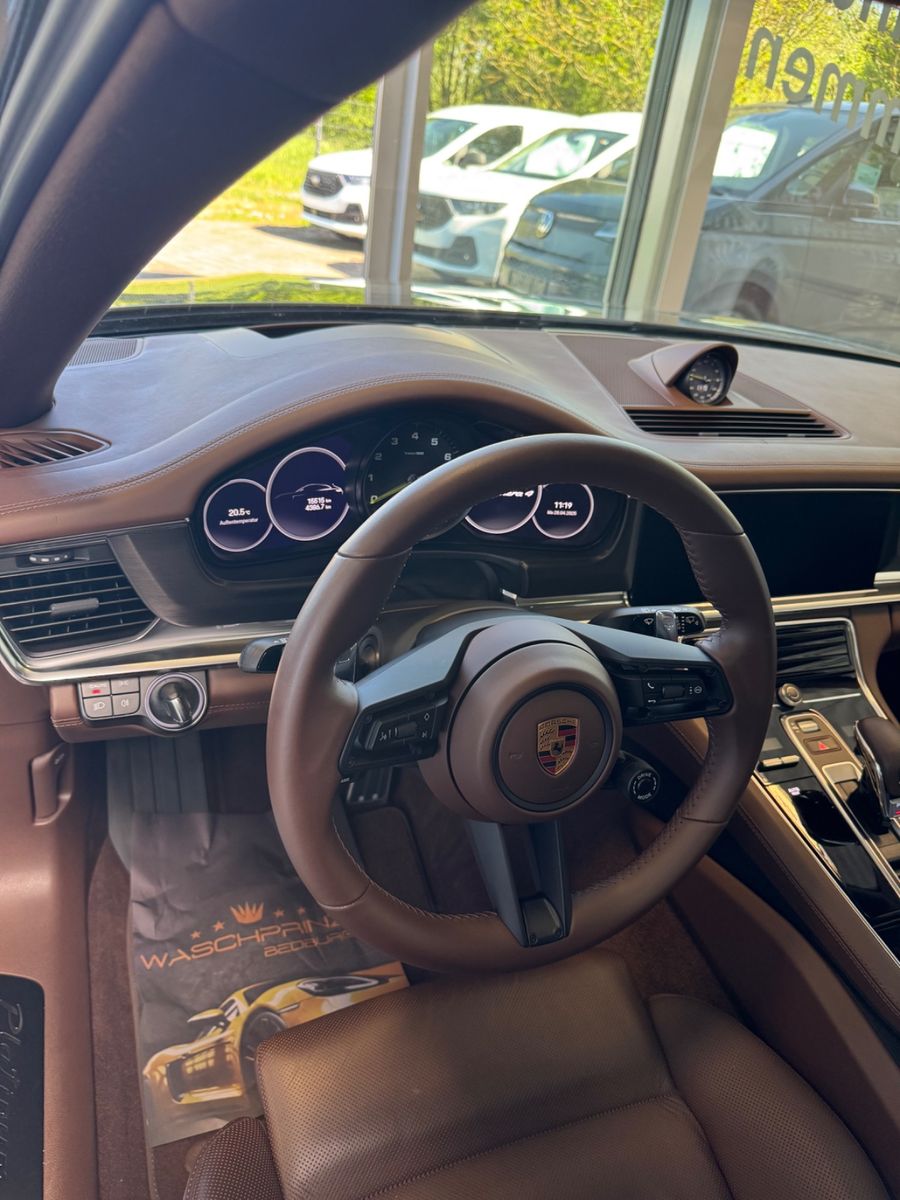 Fahrzeugabbildung Porsche Panamera Sport Turismo 4 E-Hybrid Platinum Editi