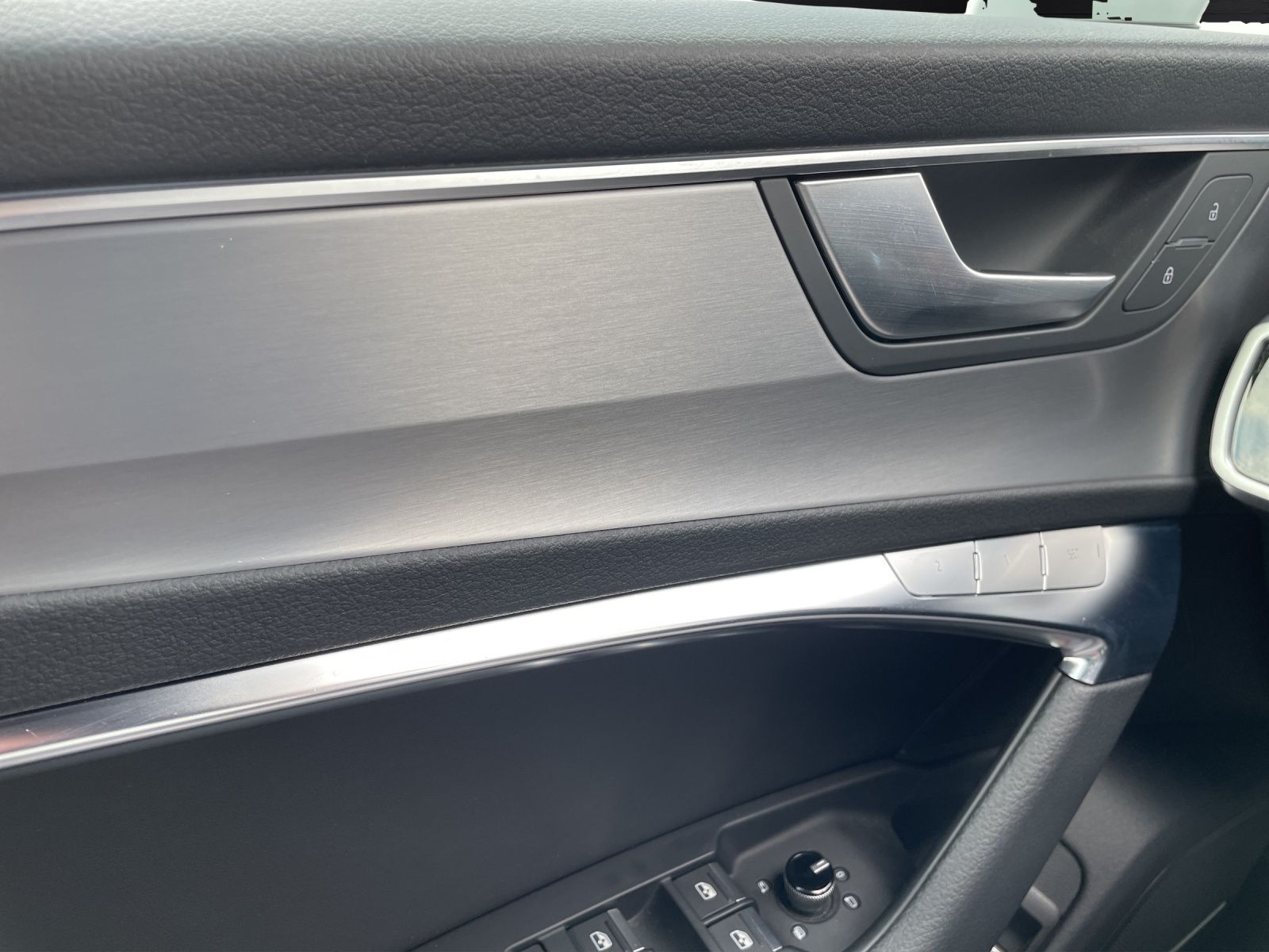 Fahrzeugabbildung Audi A6 Avant TFSI e quattro S line Matrix Navi SHZ