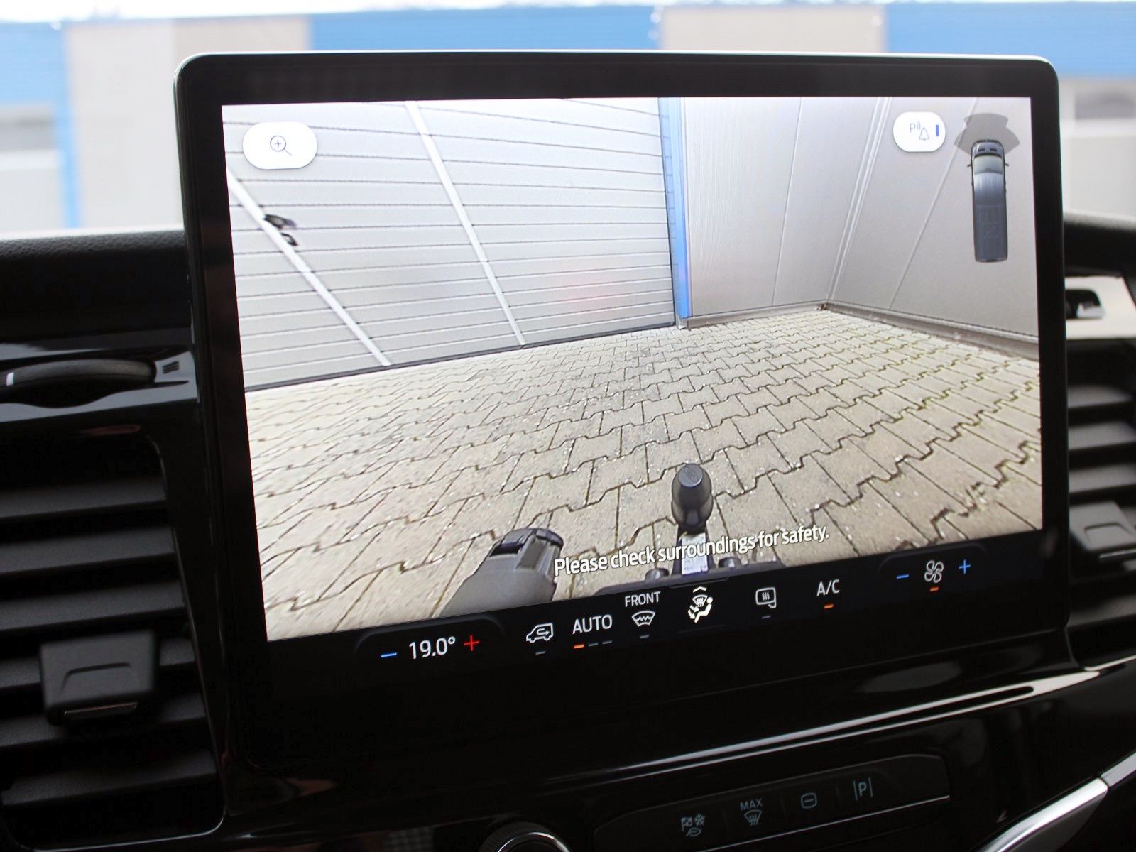 Fahrzeugabbildung Ford Transit 350 L4 Doppelkabine Trend