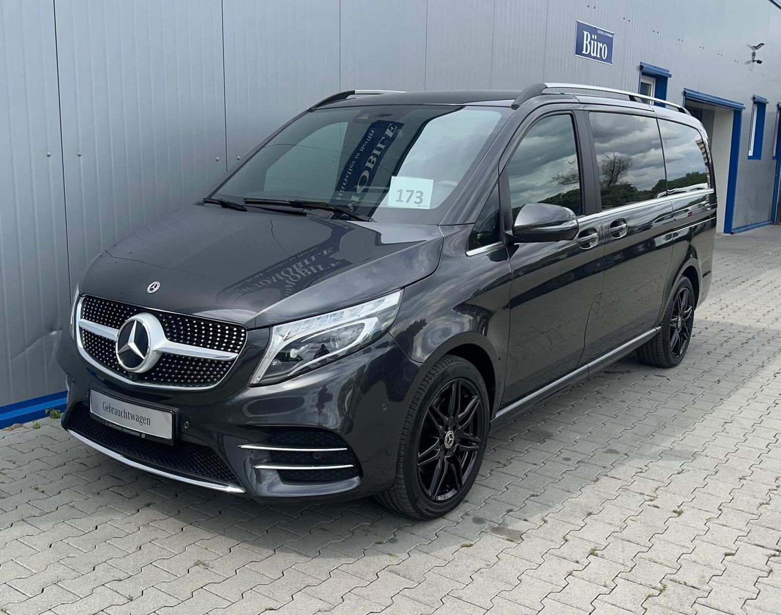 MERCEDES-BENZ V250 LANG AVANTG AMG-LINE PANO 7SITZ EL.TÜR 360°