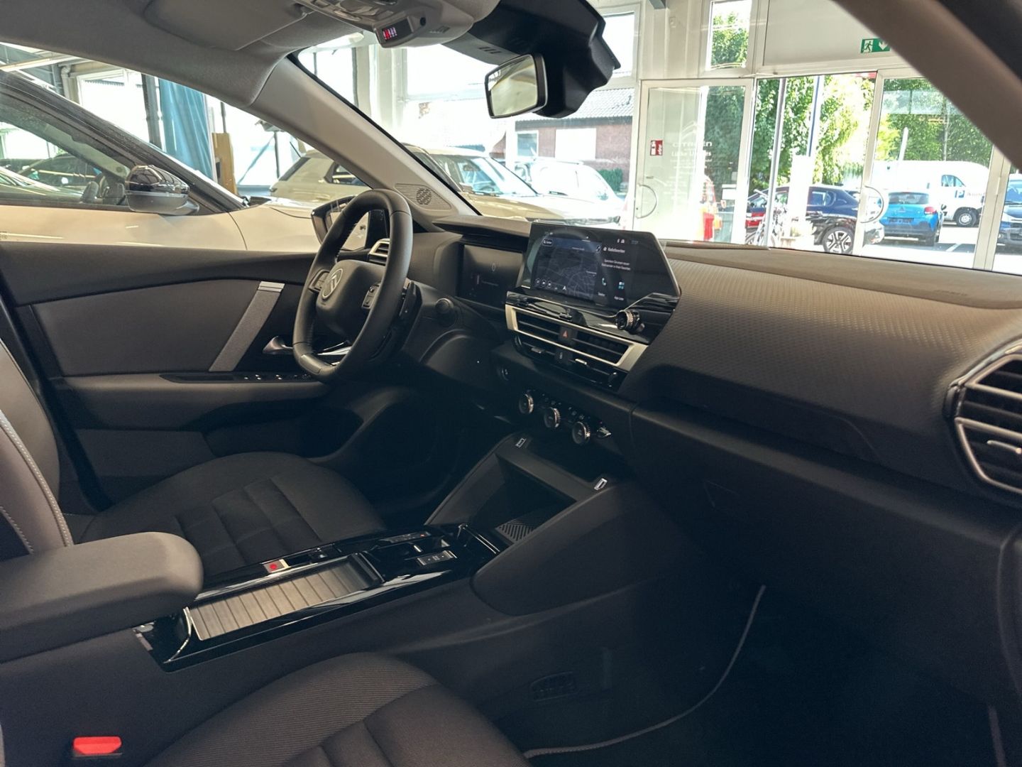 Fahrzeugabbildung Citroën C4 Hybrid 145 Collection Navi CarPlay SHZ Temp.