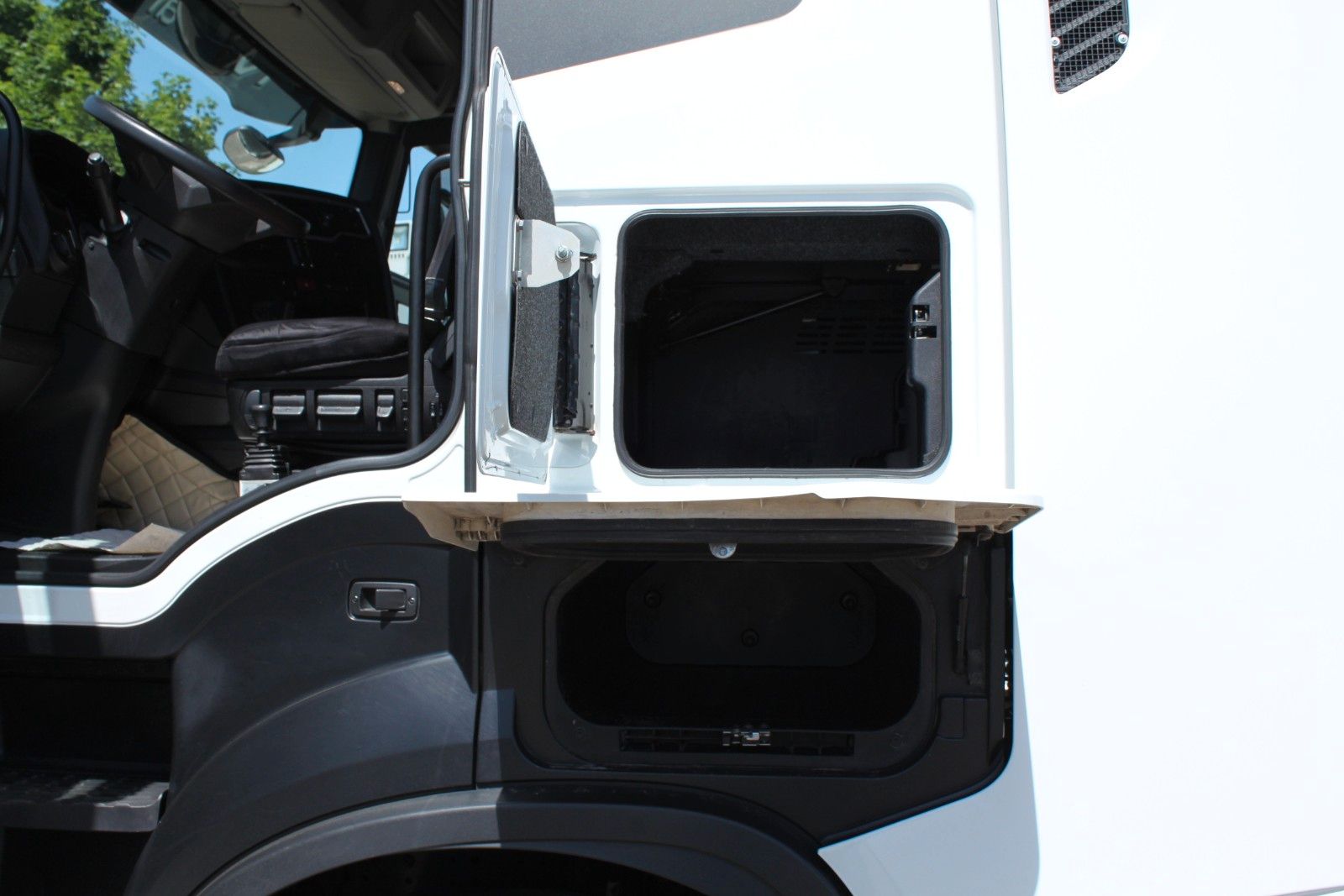 Fahrzeugabbildung Iveco S-Way AS440S48T/P mit Kipphydraulik