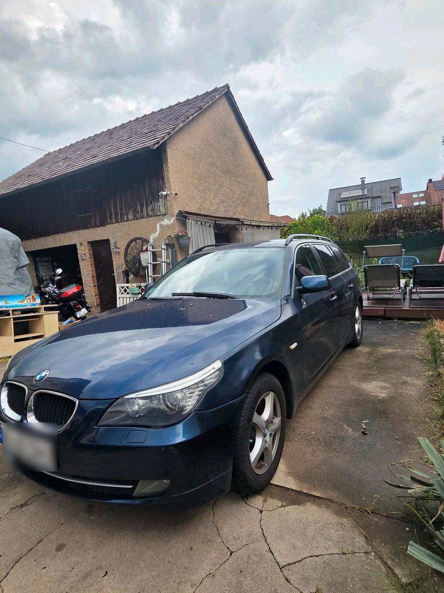 BMW 520 2009 — вигляд ззаду
