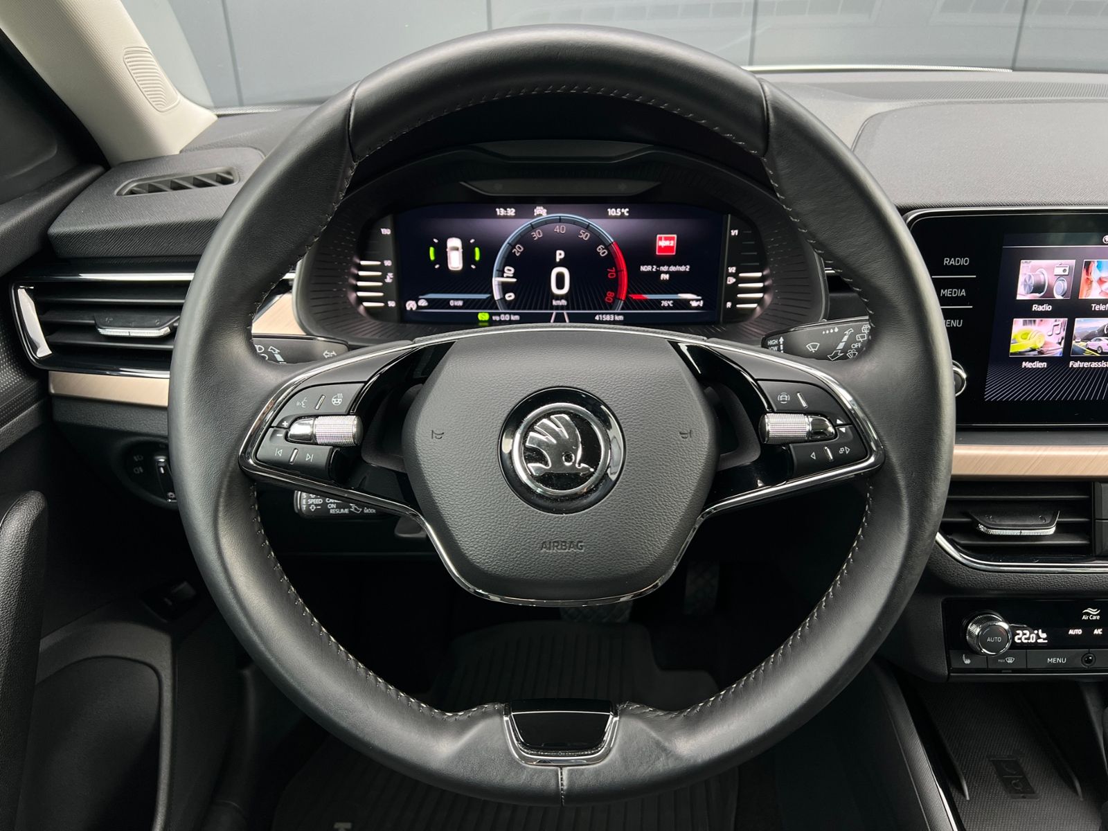 Fahrzeugabbildung SKODA Kamiq Style 1.5 TSI DSG *AHK, LED, ACC, 17"-LM*