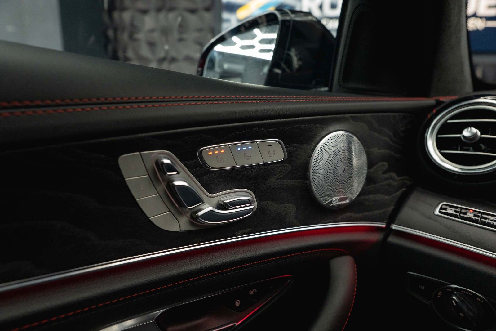 Fahrzeugabbildung Mercedes-Benz E 43 AMG 4Matic Night-Paket *Airmatic*ACC*Pano*